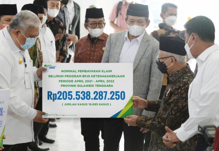 Wapres Serahkan Manfaat Program dan Beasiswa BPJS Ketenagakerjaan Kepada Keluarga Pekerja&rdquo;