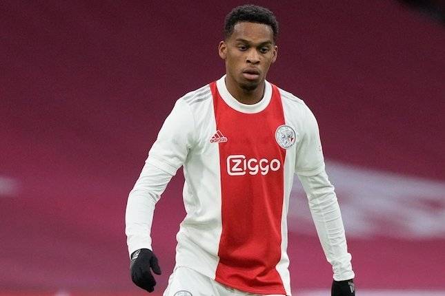 Isu Kepindahannya Jadi Buah Bibir, Akankah Jurrien Timber ke Manchester United?