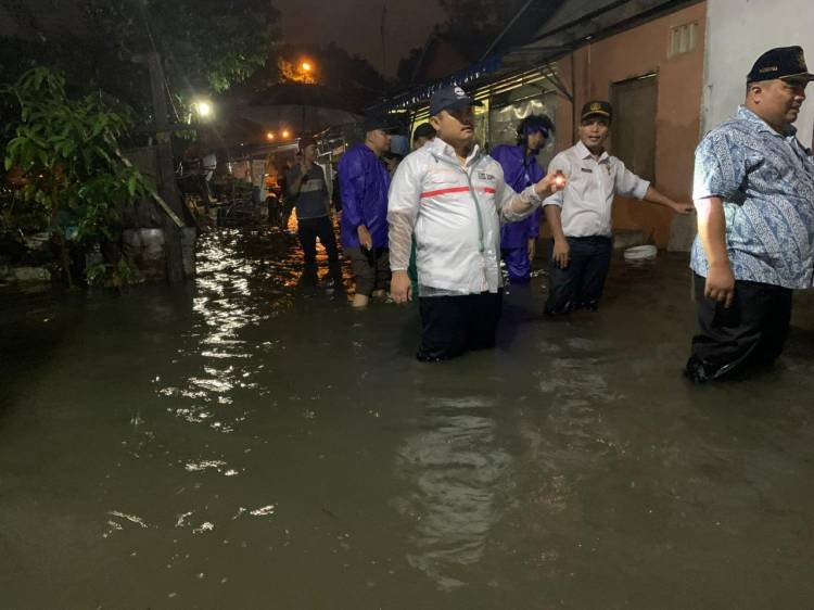 Dinas PU Medan dan BWSS II Turun ke Lokasi Luapan Air Sungai Deli di Sei Putih Barat