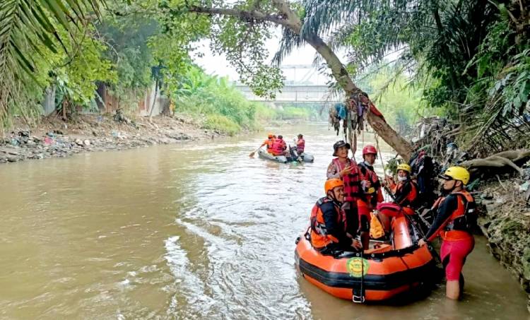 Bocah Dilempar Ibunya dari Jembatan ke Sungai Denai, Tim SAR Masih Lakukan Pencarian