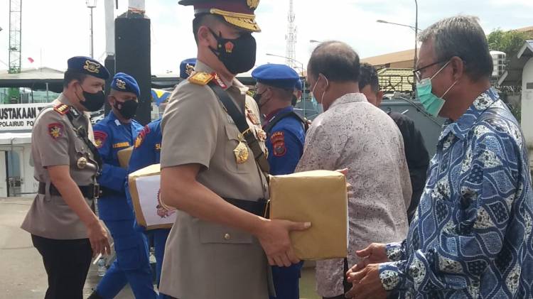 HUT Bhayangkara ke-76, Wakapolda Sumut Melarung Bunga Laut