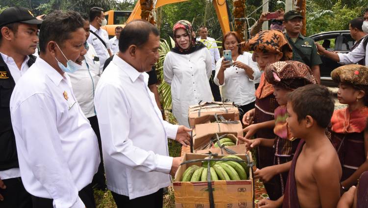 Bupati Deliserdang Tinjau Jalan Longsor Buluh Hawar Tempat Destinasi Wisata Rohani GBKP