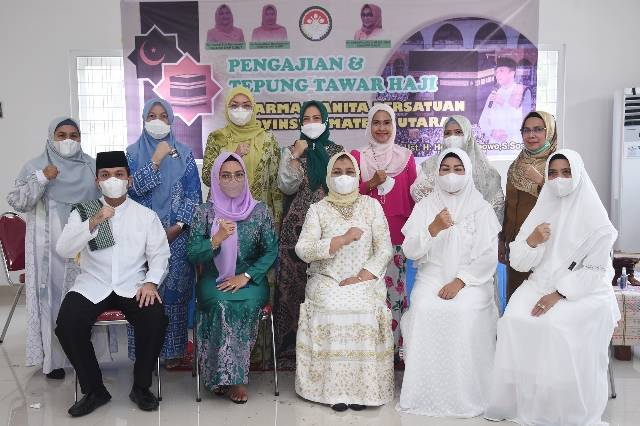 Nawal Lubis Tepung Tawari Anggota DWP Sumut yang akan Berangkat Haji