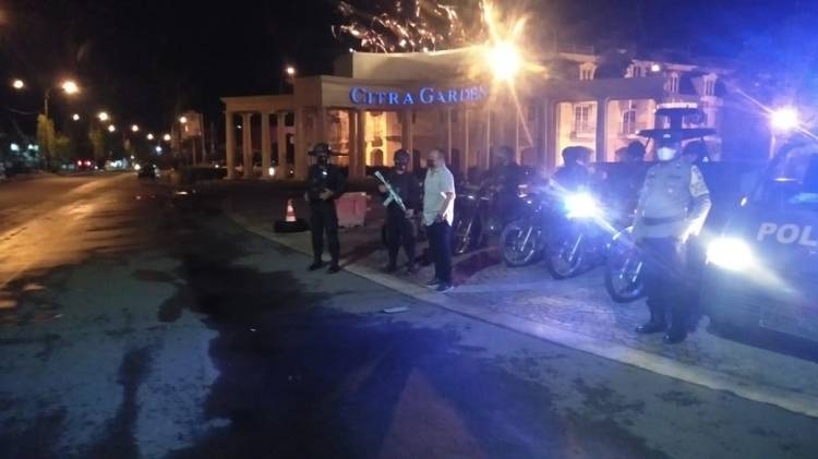 Personel Polsek Medan Baru bersama BKO Brimob Polda Sumut Gelar Patroli Gabungan