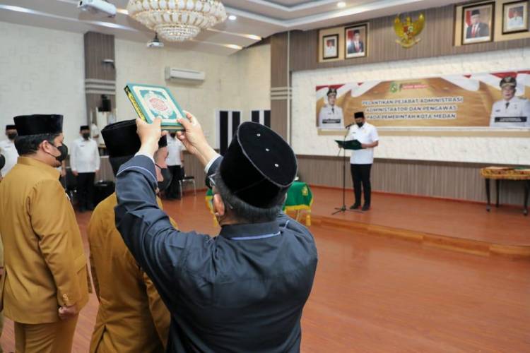 Lantik 15 Pejabat Administrator dan Pengawas, Bobby Nasution Minta Target PAD harus Tercapai