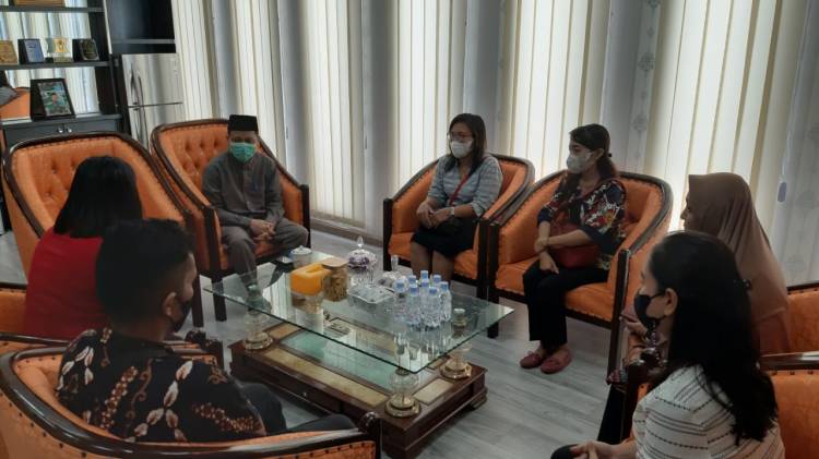 Diberhentikan Sepihak Alasan Tak Ada Kelas, Guru Honor Ini Ngadu ke Pimpinan DPRD Medan