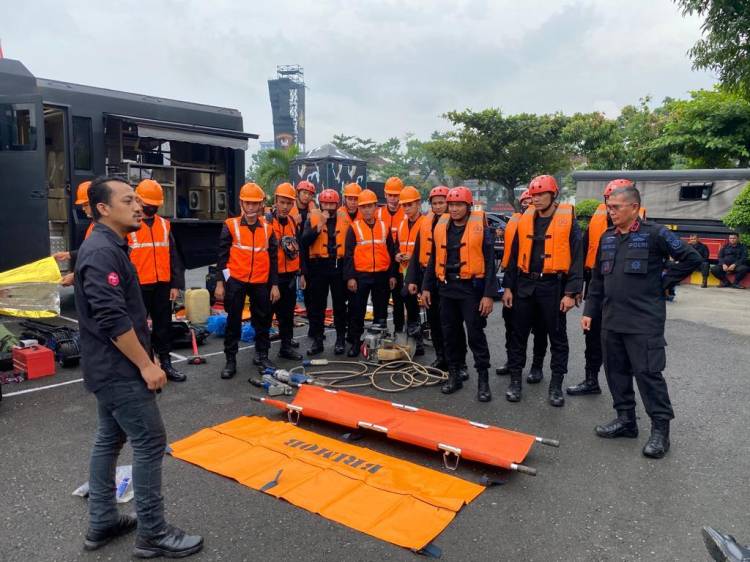 Tingkatkan Kemampuan, Personil Brimob Polda Sumut Gelar Pelatihan Alat-alat SAR