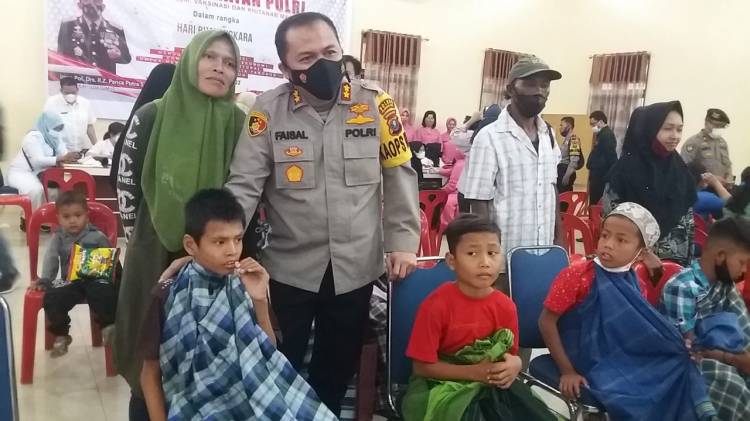 Polres Pelabuhan Belawan Gelar Sunat dan Vaksin Massal