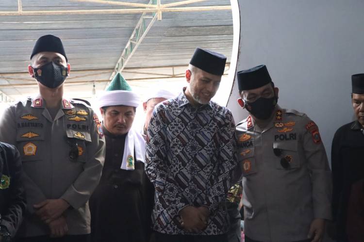 Hadiri Pemakaman Ibunda Tuan Guru Batak, Kapolda Sumut Ucapkan Belasungkawa