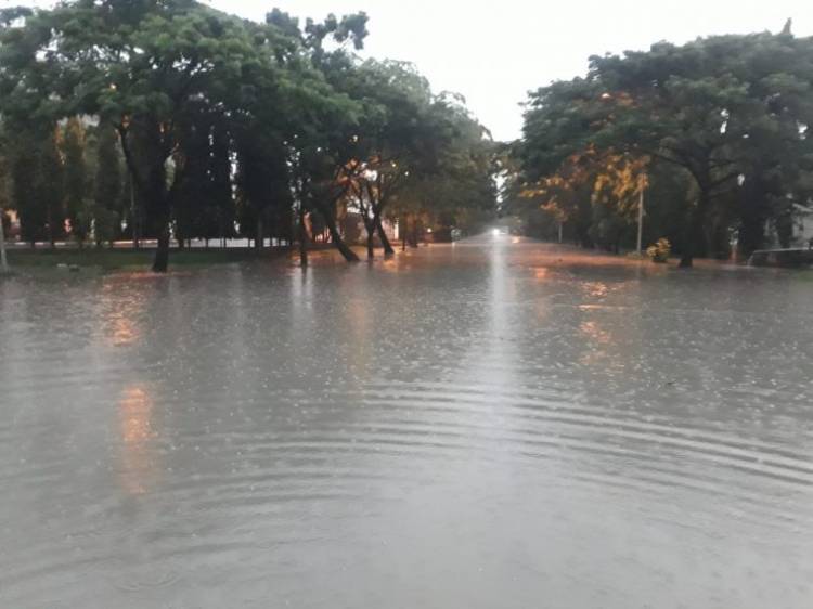 Pergudangan Kim Kebanjiran,Akibat Curah Air Hujan