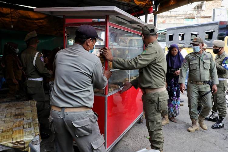 PKL di Sekitaran Pasar Perumnas Helvetia Ditertibkan Satpol PP Kota Medan