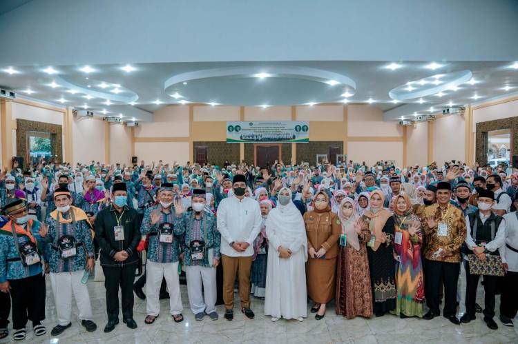 Sebanyak 391 Calhaj Kloter 04 Asal Medan Dilepas, Bobby Nasution : Doakan Medan Jadi Kota Yang Berkah