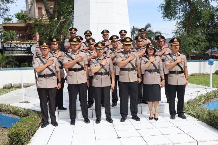 Menyambut Hut Bhayangkara 2022, Polresta Deli Serdang Laksanakan Upacara Ziarah di Makam Pahlawan
