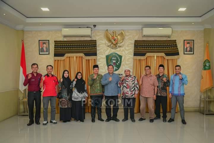 Jelang Porsadin, Walikota Terima Audiensi FKDT Kota Padangsidimpuan