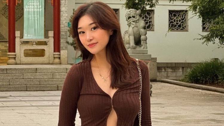 Berbalut Bikini Biru Pesona Keseksian Livy Renata Terpancarkan, Netizen : hot bet gilak