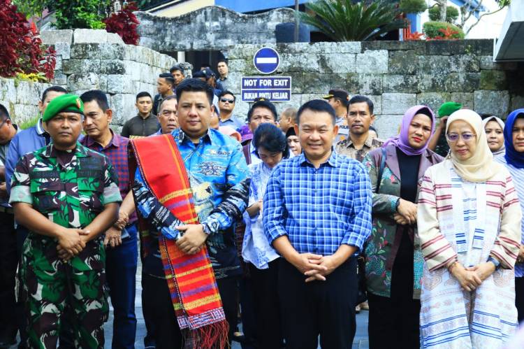 Bupati Samosir Sambut Kedatangan KASAD Jenderal TNI Dudung Abdurachman di Samosir