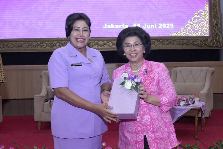 Ketum Dharma Pertiwi: Ibu-ibu merupakan "Dokter" Tanpa Legalitas