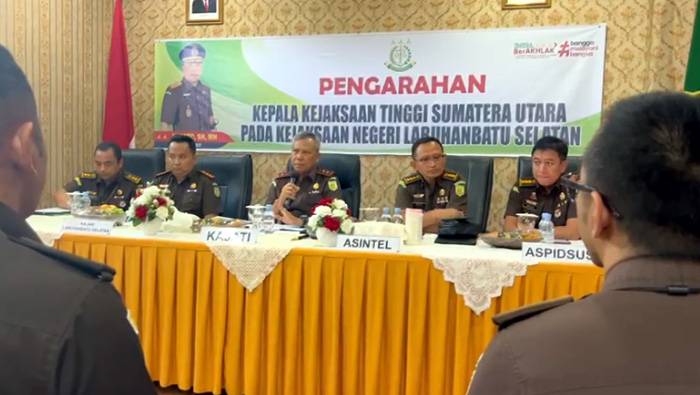 Kunker Ke Kejari Labusel, Kajati Sumut : Saya Ingin Melihat  Langsung Kondisi 'Anak-anak' Saya Di Daerah