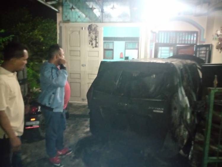 OTK Bakar Mobil Amirudin