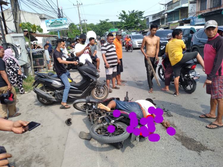 Pemotor Tewas Digilas Truk Tangki
