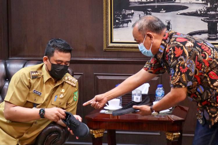 Pemko Medan Beli Sepatu UMKM, 2022 Transaksi Capai 2,06 Miliar