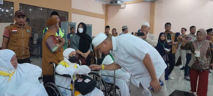 Bupati Labura Lepas Calhaj Kloter 22 Menuju Makkah