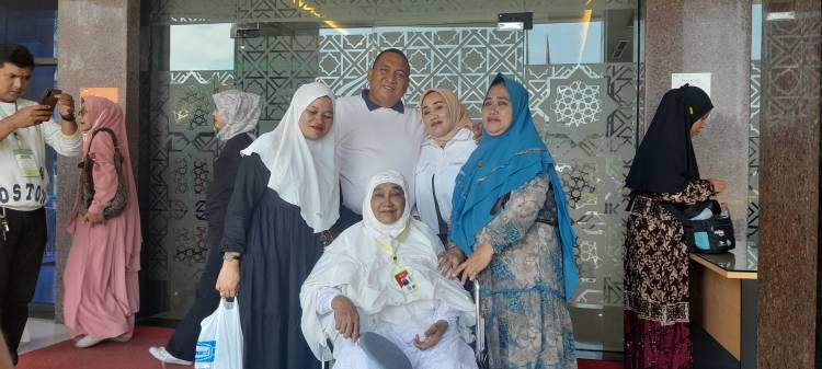 Ibu Masni Nasution Bersyukur Akhirnya Bisa Berangkat Haji di Kloter 17 dan Berharap Haji Mabrur