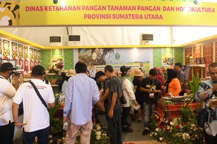 Pengunjung Penas XVI, Serbu Kopi Seduh dan Hasil Budidaya Kurma dari Sumut