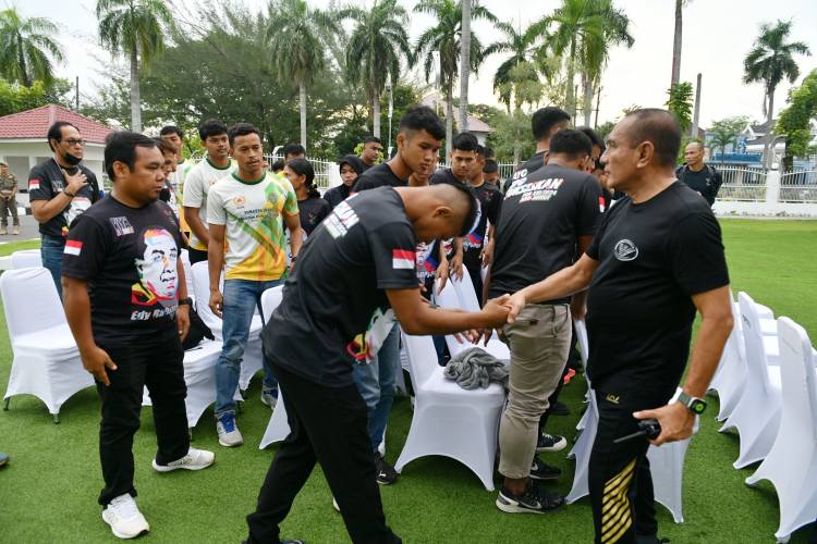 Lepas Keberangkatan 27 Atlet Sumut Ikut Kejurnas Surakarta
