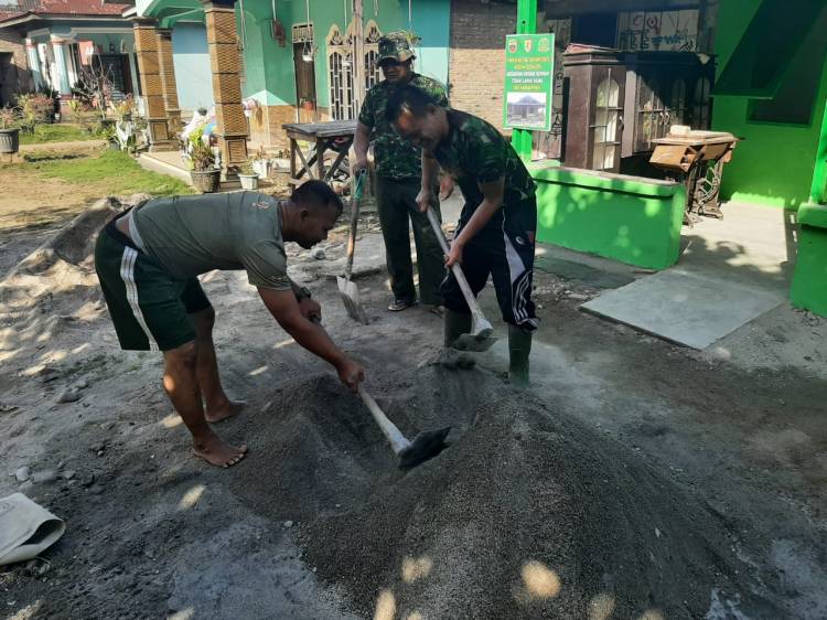 Penuh Semangat, Satgas TMMD Kodim Deliserdang Siapkan Bahan Plester Dinding RTLH