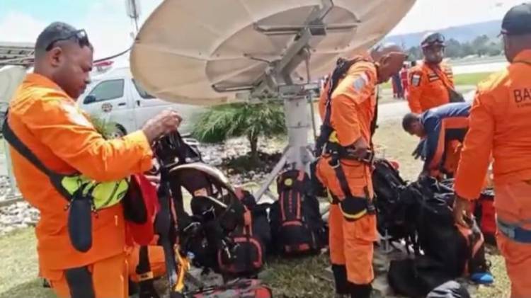 Terkendala Cuaca  TNI Tunda Evakuasi Korban Jatuhnya Pesawat di Yalimo