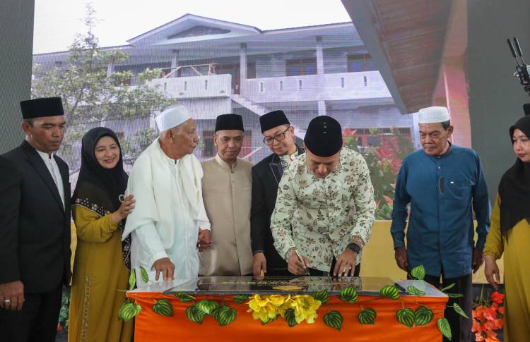 Hadiri Peresmian Gedung Baru,  Ijeck Harapkan YPIT Aisyah Maksum Semakin Berkembang