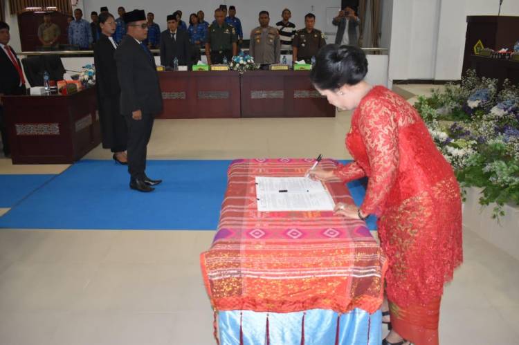 Wabup Samosir Hadiri Pengucapan Sumpah/Janji Pengganti Antar Waktu Anggota DPRD Samosir