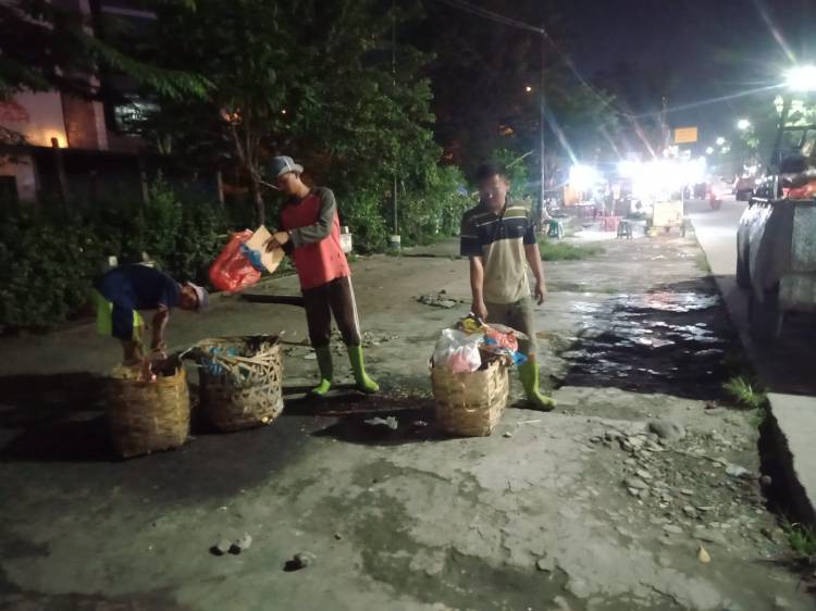 Kecamatan Medan Helvetia Sisir Sampah Liar Mulai Malam Hingga Dini Hari