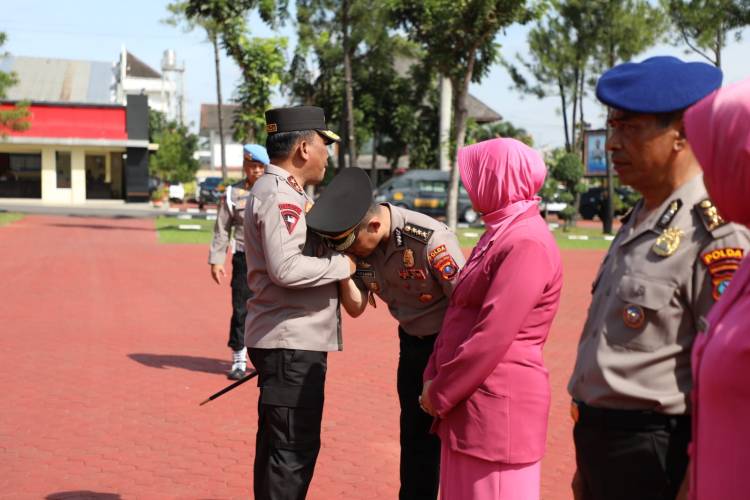 1.242 Personel dan PNS di Jajaran Polda Sumut Naik Pangkat