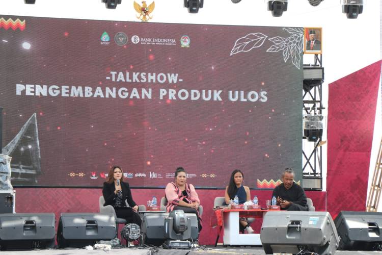 Joujou Toba Festival Bahas Ulos