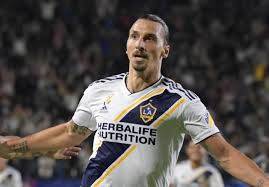 Zlatan Ibrahimovic Resmi "Gantung Sepatu" Stefano Pioli Berikan Salam Perpisahan Terbaik