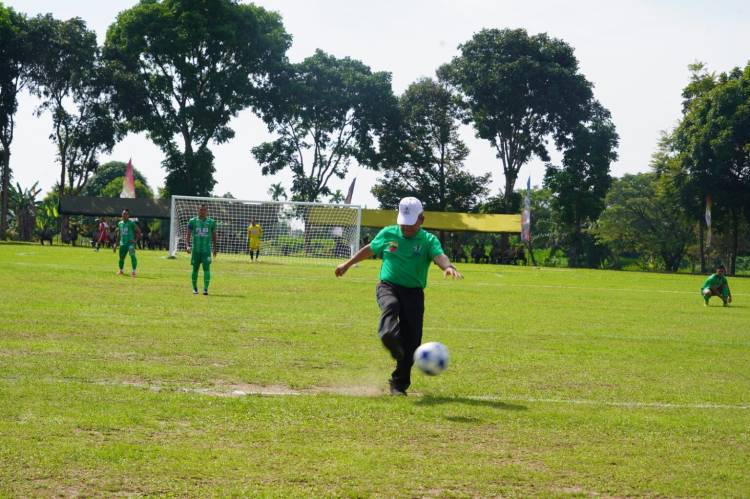 Kick Off Mayjen Daniel Chardin Awali Turnamen Sepak Bola Union Pangdam I/BB Cup 2023