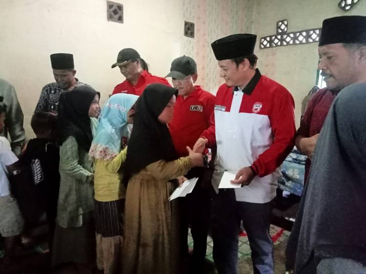 DPD Pemuda Lira Madina Santuni Anak Yatim di Desa Jambur Padang Matinggi.