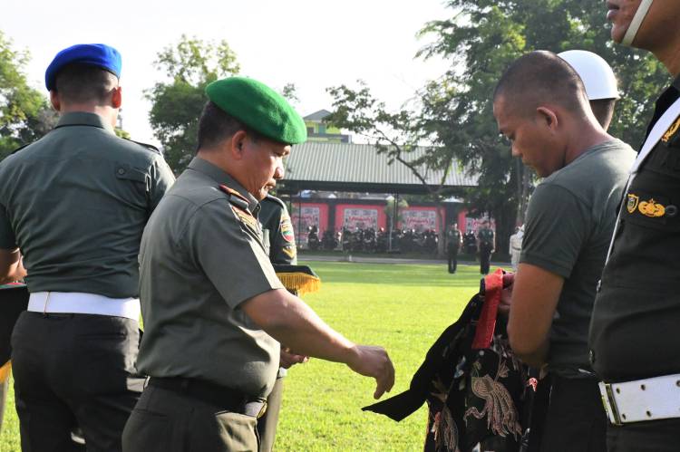 Tegakkan Hukum, Pangdam I/BB Beri PDTH kepada 14 Personil