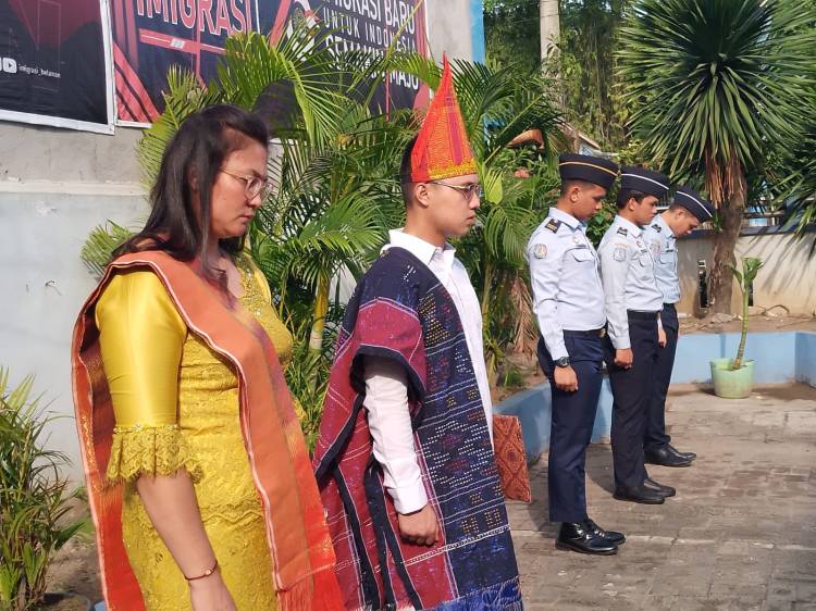 Pakaian Adat Warnai Momentum Upacara Hari Lahir Pancasila di Kantor Imigrasi Belawan