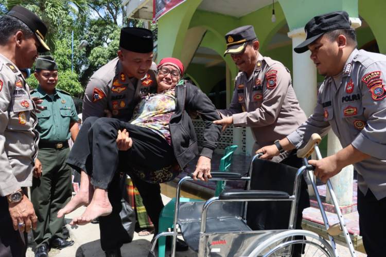 Sambut HUT Bhayangkara Ke 77 Tahun 2023, Kapolres Madina Gelar Bakti Sosial dan Bantuan Sosial