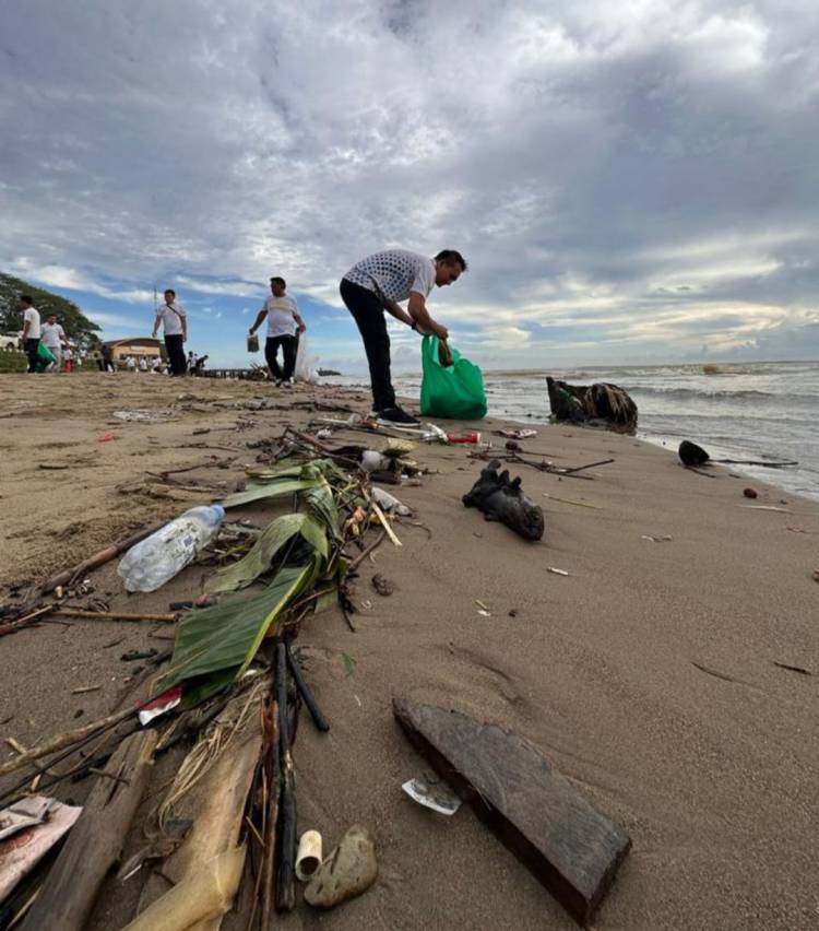 Puncak Hari Lingkungan Hidup Sedunia, PLN Gandeng Komunitas Bank Sampah  Bersihkan Sungai dan Laut