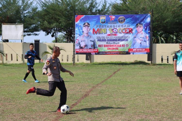 Kapolres Sergai Buka Pertandingan Mini Soccer Dalam Rangka HUT Bhayangkara ke-77 di Polres Sergai