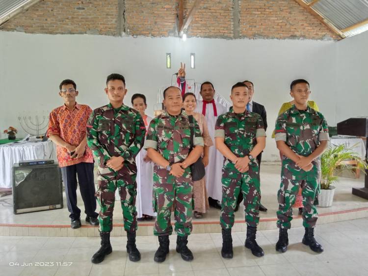 Jemaat Gereja Apresiasi Personil Satgas TMMD Kodim Deliserdang Ikut Ibadah Minggu