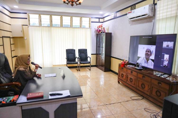 Melalui Video Conference Call, dr Susanti Sapa Jamaah Haji di Mekkah