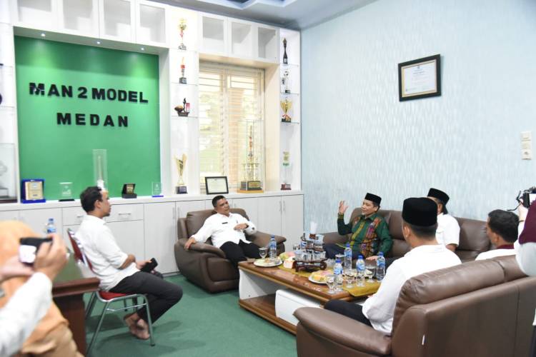 Kunjungi MAN 2 Model Medan, Rajudin Sagala : Pemerintah Harus Perhatikan Sarana dan Prasarana Serta Kesejahteraan Guru Sekolah Berbasis Agama