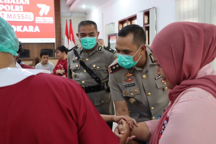 Kapolres Tanah Karo AKBP Ronny Nicolas Sidabutar Gelar Khitanan Massal  Sambut HUT Bhayangkara Ke-77