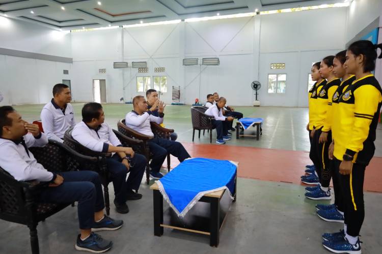 Danlantamal IX Beri Motivasi Tim Tari Yang Akan Mewakili Maluku Pada FORNAS VII di Bandung