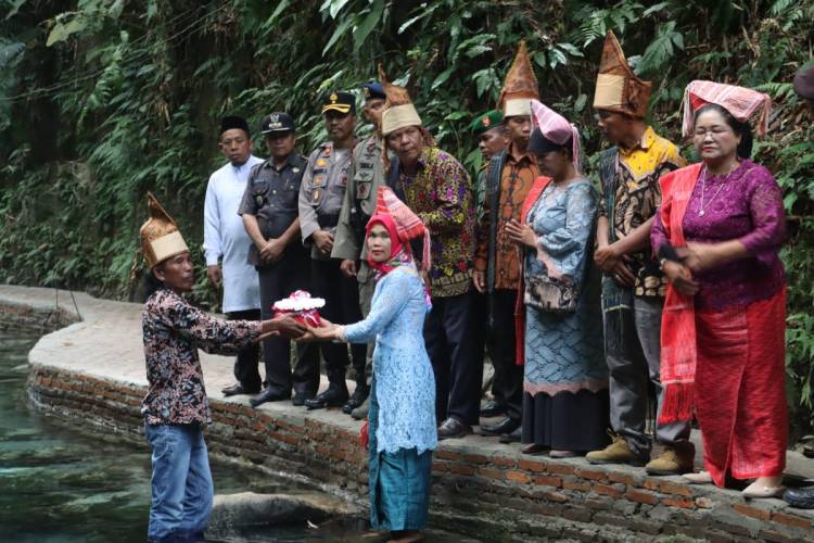 Tradisi Pengambilan Air Suci Sambut Hari Bhayangkara ke-78